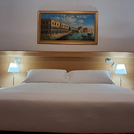 Hotel Tito 2 เมสเตร ภายนอก รูปภาพ