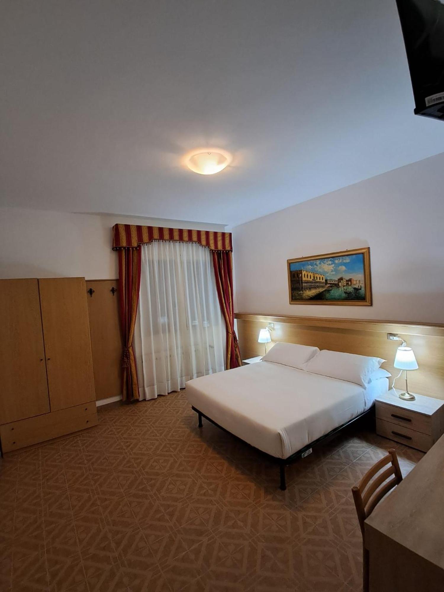 Hotel Tito 2 เมสเตร ภายนอก รูปภาพ